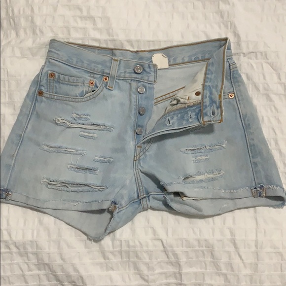 VINTAGE LEVIS SHORTS - Picture 3 of 3